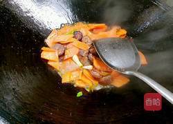 香肠炒胡萝卜的做法图解6