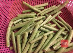 黄豆酱炒豆角的做法图解3