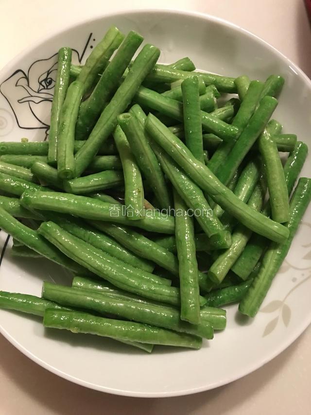 盛出盘里备用。