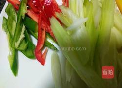 西芹炒鱿鱼的做法图解3
