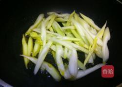 西芹炒鱿鱼的做法图解5