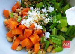 芹菜拌黄豆的做法图解11