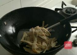 千张芹菜炒肉的做法图解4