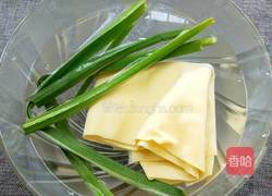 紫甘蓝拌豆腐皮的做法图解3