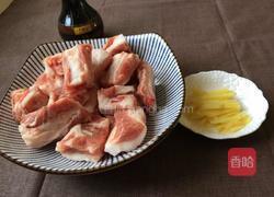 冰花梅酱烧排骨的做法图解1