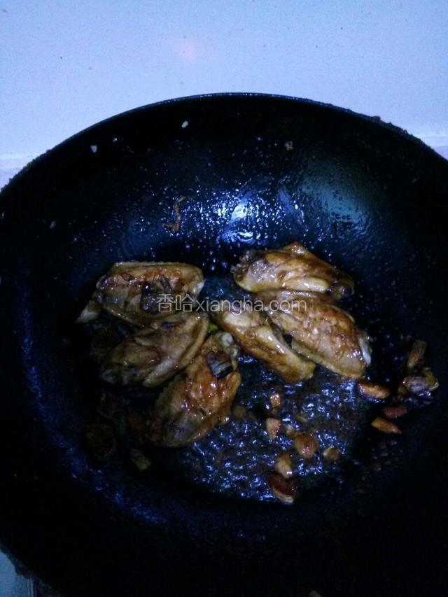 加入适量白糖再翻炒