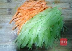 凉拌彩蔬金针菇的做法图解3