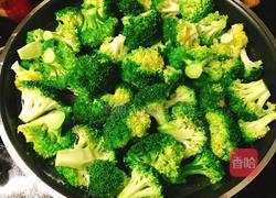 蚝油西兰花的做法图解2