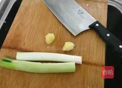 Pork and Lotus Root Dumplings Recipe Illustration 3