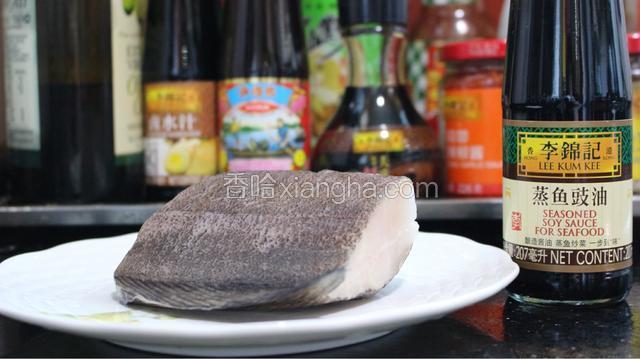 解冻好鸦片鱼，准备好李锦记蒸鱼豉油