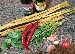 凉拌豆笋的做法图解1