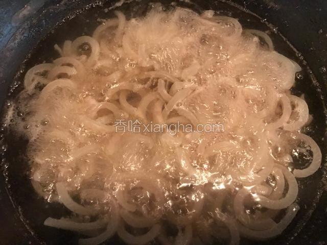 大火煮半小时后转中火继续煮半小时。