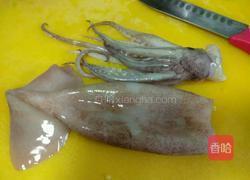 蒜苔炒鱿鱼的做法图解2