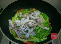 蒜苔炒鱿鱼的做法图解7