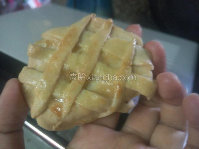 多出的一点饼皮我做了一个小的