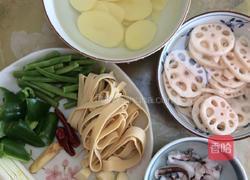 麻辣鱿鱼锅的做法图解1