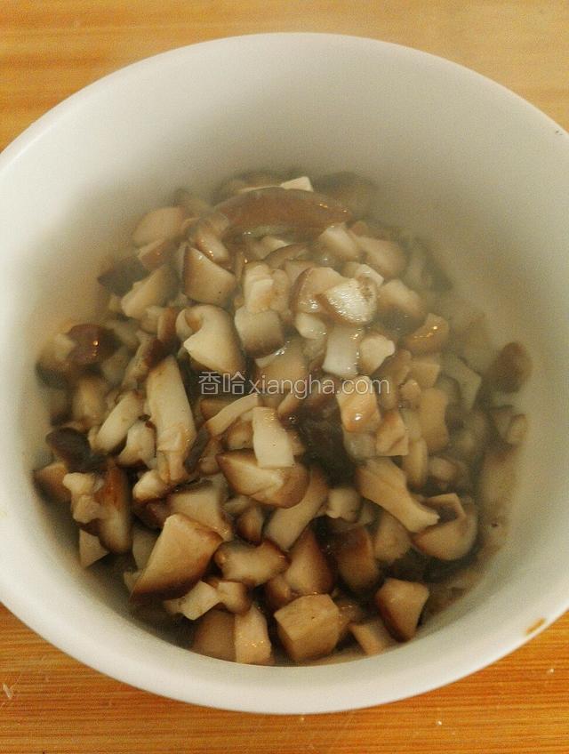 炒好的香菇粒