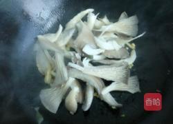 平菇炒鸡蛋的做法图解7