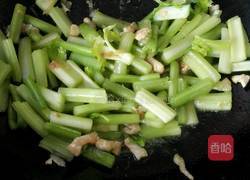 芹菜炒肉的做法图解6