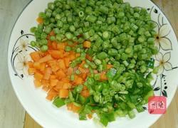 胡萝卜豆角鸡蛋炒饭的做法图解2