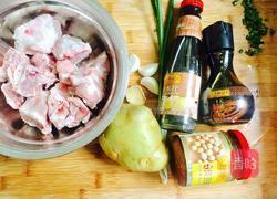 排骨炖土豆的做法图解1