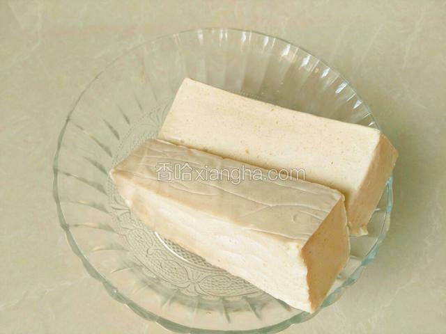 备千页豆腐400克，一包就是400克。