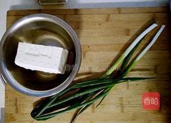 小葱拌豆腐的做法图解1