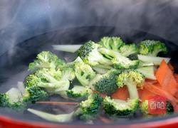 炝拌双耳西蓝花的做法图解3