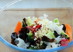 炝拌双耳西蓝花的做法图解5