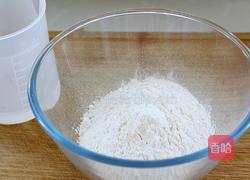 猪肉大葱锅贴的做法图解1