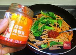 蒜蓉辣酱炒面的做法图解10