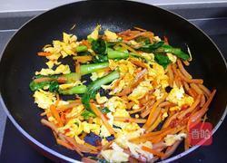 蒜蓉辣酱炒面的做法图解11