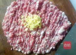 饺子馅之韭菜肉馅的做法图解2