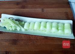 凉拌黄瓜卷的做法图解2