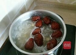 冰糖莲子银耳羹的做法图解3