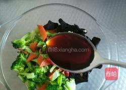 西兰花拌木耳的做法图解10