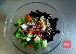 西兰花拌木耳的做法图解12