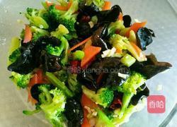 西兰花拌木耳的做法图解13