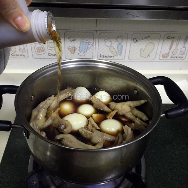 倒入适量的料酒。