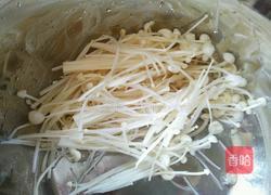 蒜蓉金针菇培根卷的做法图解3