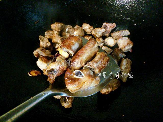 表面金黄即可。炒的程度根据个人喜好决定。
