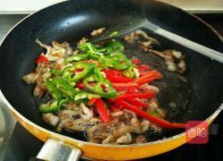 五花肉炒海鲜菇的做法图解6