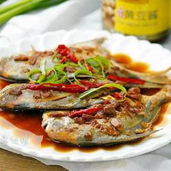 黄豆酱蒸鲳鱼的做法[图]