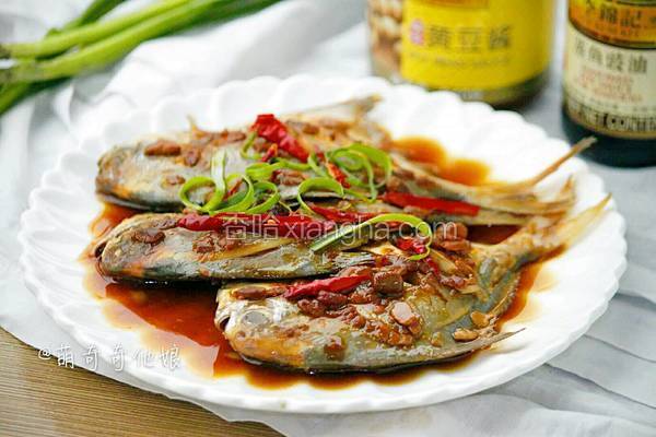 黄豆酱蒸鲳鱼的做法 菜谱 香哈网