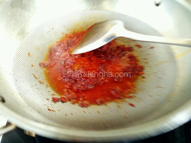 小火煸香红油。