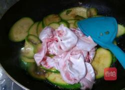 鱼卜炒翠玉瓜的做法图解4