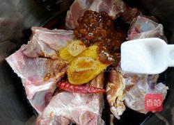 美味黄豆酱香大骨头的做法图解5