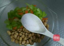 西芹炝拌花生米的做法图解5