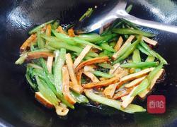 西芹炒豆干的做法图解10