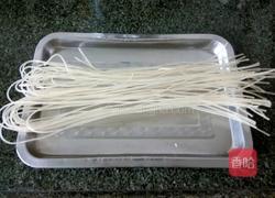 黄豆酱拌米粉的做法图解1